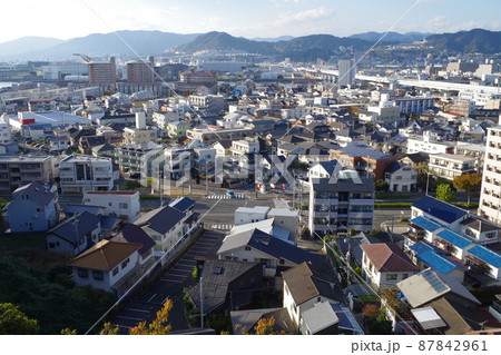 江波山気象館の屋上から眺めた江波地区の家並 江波山気象館の屋上から眺めた江波地区の家並 87842961