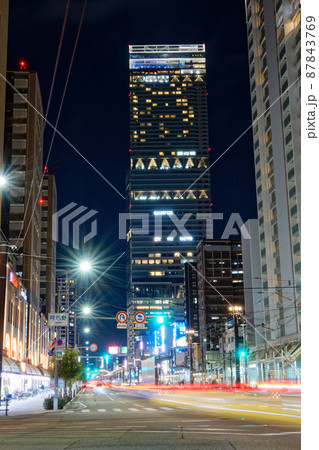 あべの筋から見る阪堺電車とあべのハルカスの夜景 87843769