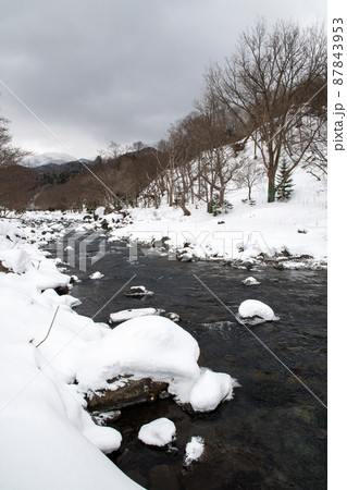冬の知床　岩尾別川（北海道・斜里町・岩尾別） 87843953