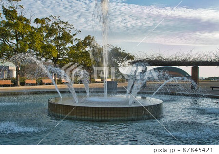 長崎市稲佐山公園にある噴水の写真素材 長崎市稲佐山公園にある噴水の写真素材 87845421