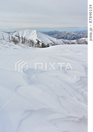 日本百名山「剣山」、「次郎笈」とシュカブラ 87846134