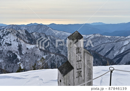 日本百名山「剣山」の冬景色、寒い朝 日本百名山「剣山」の冬景色、寒い朝 87846139