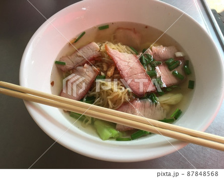 タイ料理　タイの屋台のヌードル 87848568