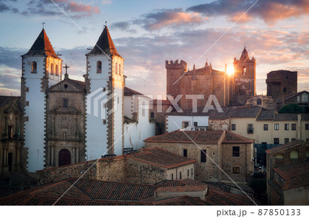 Scenic sunset in the medieval city of Caceres, Spain. 87850133