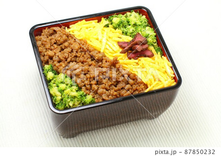 三色そぼろ弁当、お重 87850232