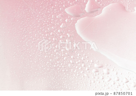 雫とピンクのグラデーション背景 87850701