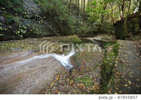 愛媛県東温市 秋の滑川渓谷 愛媛県東温市 秋の滑川渓谷 87850807