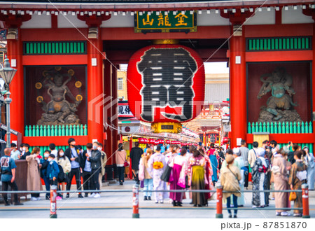 日本の東京都市景観 BA.2多重感染爆発…賑わう浅草寺…。韓国感染者40万人超のなぜ＝16日 87851870