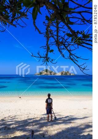 渡嘉敷島　阿波連ビーチ　朝の風景 87852040