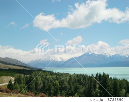 ミルキーブルーのテカポ湖 87853904