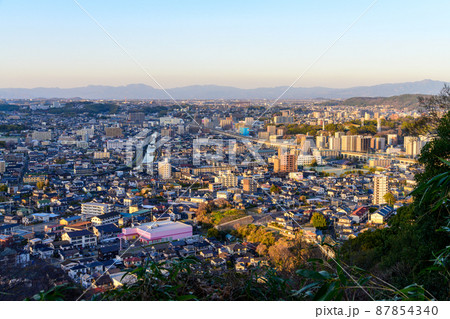 上熊本駅周辺パノラマ風景(夕日の光芒景色) 87854340