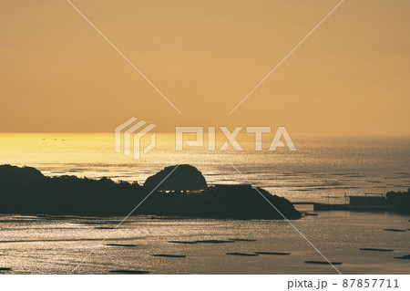 《岡山県》晴れの日、虫明迫門の曙の風景 87857711