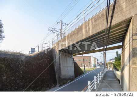鉄道の高架橋 鉄道の高架橋 87860722