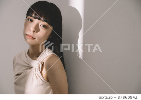20代女性のナチュラルビューティイメージ 87860942