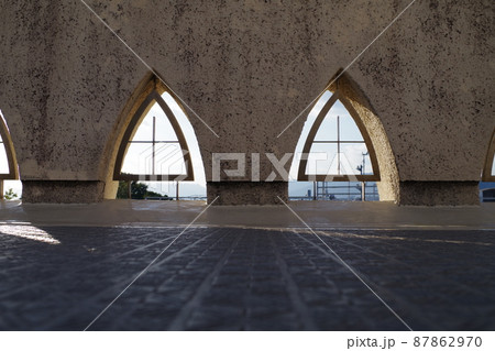 江波山気象館の屋上の飾り窓の景色 江波山気象館の屋上の飾り窓の景色 87862970