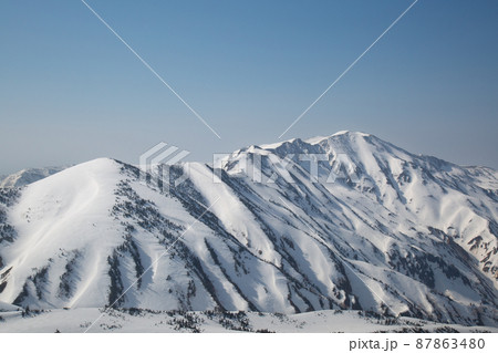 〔石川県/岐阜県・4月〕白山連峰 エコーライン付近からの眺め ゼブラ柄の白山別山 〔石川県/岐阜県・4月〕白山連峰 エコーライン付近からの眺め ゼブラ柄の白山別山 87863480
