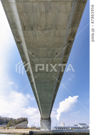 青空と松川浦大橋　福島県相馬市 87863956