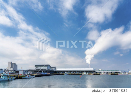 青空と松川浦新漁港の風景 福島県相馬市 青空と松川浦新漁港の風景 福島県相馬市 87864385