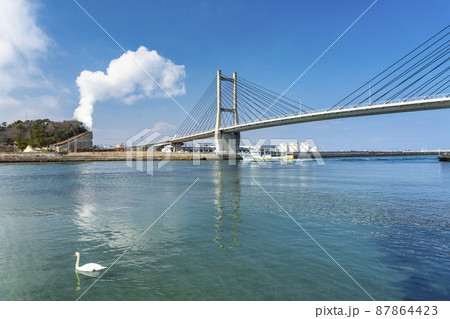 青空と松川浦大橋　福島県相馬市 87864423