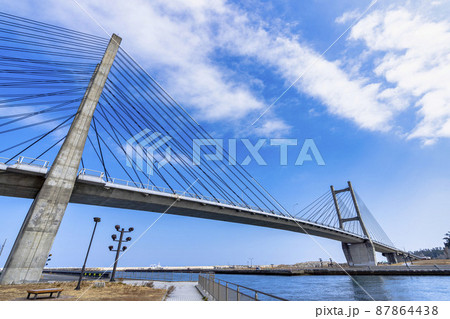青空と松川浦大橋　福島県相馬市 87864438