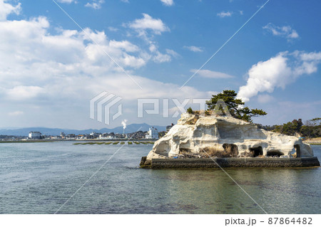 松川浦の風景　青空と砂州　福島県相馬市 87864482