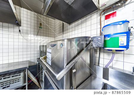 食器洗浄機のある洗い場　厨房　内観 87865509