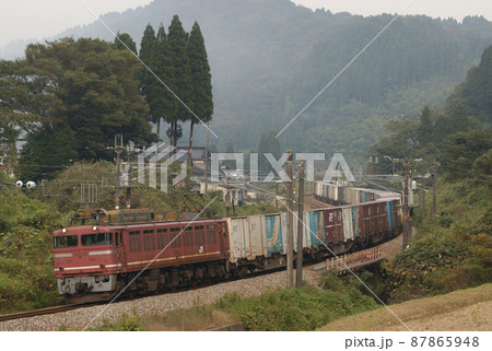 北陸本線 石動-倶利伽羅 JR貨物 EF81-28(富山) 北陸本線 石動-倶利伽羅 JR貨物 EF81-28(富山) 87865948