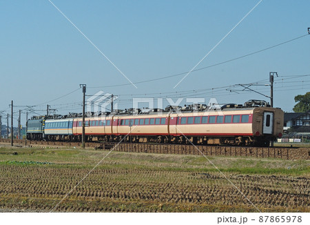 北陸本線 加賀笠間-美川 JR西日本 EF81-44(敦賀)+485系(金沢) 纏足 配給 北陸本線 加賀笠間-美川 JR西日本 EF81-44(敦賀)+485系(金沢) 纏足 配給 87865978