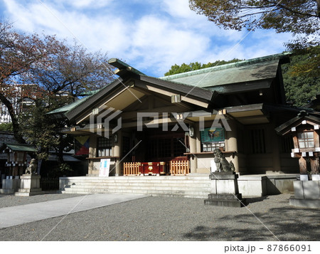 秋の気配が漂う原宿の東郷神社 87866091