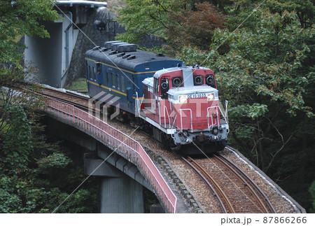 神岡鉄道神岡線 神岡鉱山前-漆山 JR西日本 DE10-1035(富山)+マヤ34-2005(京都) 神岡鉄道神岡線 神岡鉱山前-漆山 JR西日本 DE10-1035(富山)+マヤ34-2005(京都) 87866266