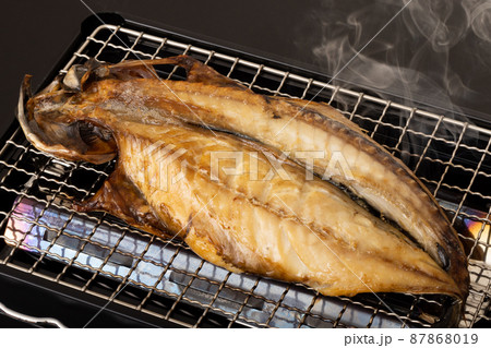 鯖の干物の塩焼き 87868019