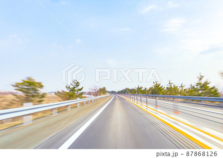 日本海東北自動車道 対面通行 車載撮影 (下り車線 新潟県新発田ー胎内市付近の風景) 87868126