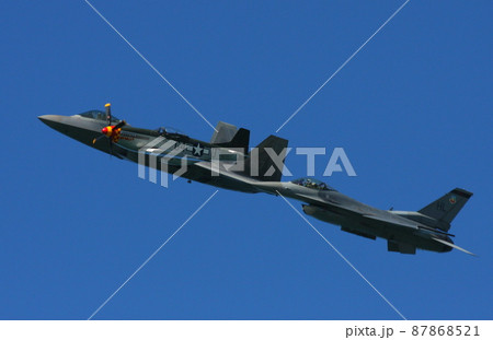 アメリカ空軍3世代の戦闘機による、ヘリテージフライト 87868521