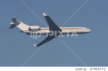 かつてのベストセラー中型旅客機、ボーイング727の展示飛行 87868533