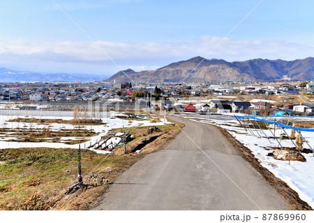 雁田山方面を望む(長野県高山村)【2022.3】 87869960