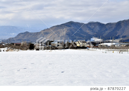 雁田山方面を望む(長野県高山村)【2022.3】 87870227