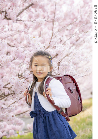 元気いっぱい!　新1年生の女の子 87870628