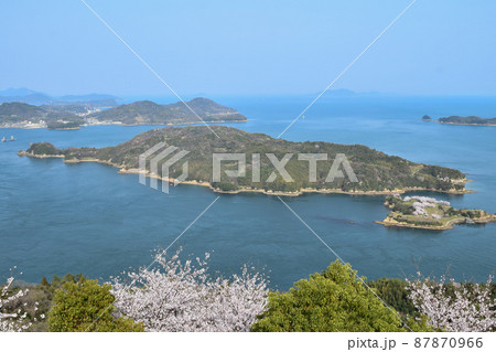 【しまなみ海道】カレイ山展望公園、カレイ山山頂展望台からの絶景と満開の桜 87870966