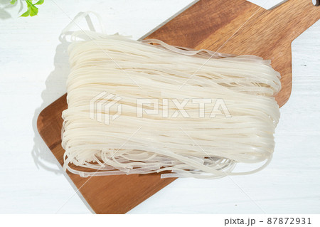 タイの乾燥ライスヌードル（米粉やタピオカでん粉から作られた麺） 87872931
