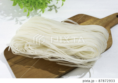 タイの乾燥ライスヌードル（米粉やタピオカでん粉から作られた麺） 87872933