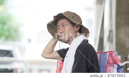 シニア男性　労働者　 87873662