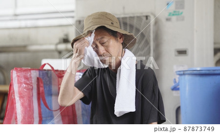 シニア男性　労働者 87873749