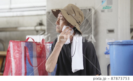 シニア男性　労働者 87873753