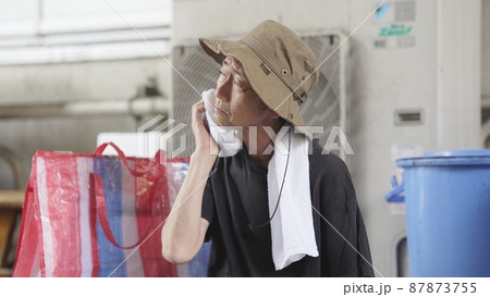 シニア男性　労働者 87873755