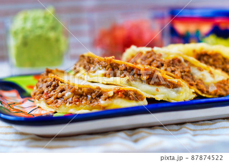 メキシコ料理のケサディージャ メキシコ料理のケサディージャ 87874522