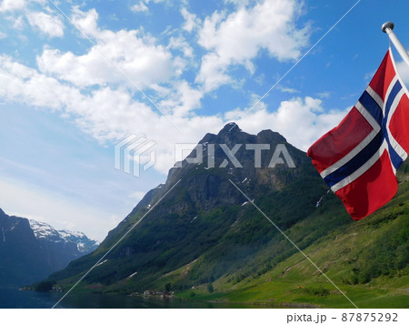 ノルウェー ネーロイフィヨルド ノルウェー国旗 ノルウェー ネーロイフィヨルド ノルウェー国旗 87875292