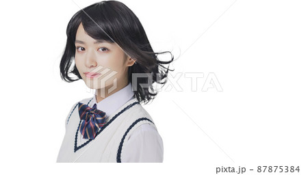 髪をなびかせる女子学生 高校生 受験生 髪をなびかせる女子学生 高校生 受験生 87875384