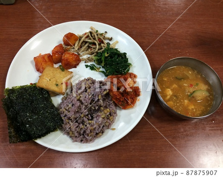 ランチ 料理 ご飯 87875907