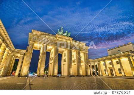 Berlin Germany, night city skyline at Brandenburg Gate (Brandenburger Tor) 87876014