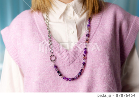 Amethys necklace with silver chain. An elegant woman. 87876454